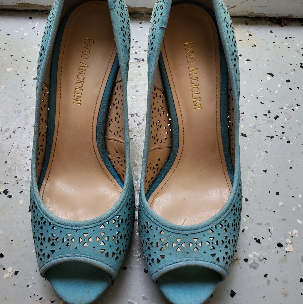 Size 7 teal Enzo angiolini pumps